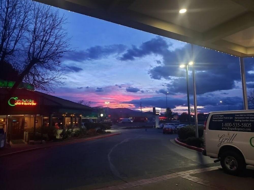 丽晶套房酒店 梅德福 外观 照片